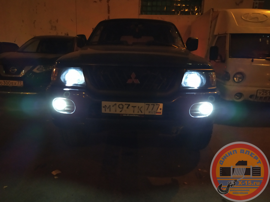 автоволонтеры и доброволец MMC Montero sport Михаил оказал помощь застрявшему , которые писал что: Надо прикурить,замерзла MMC Montero sport Москва