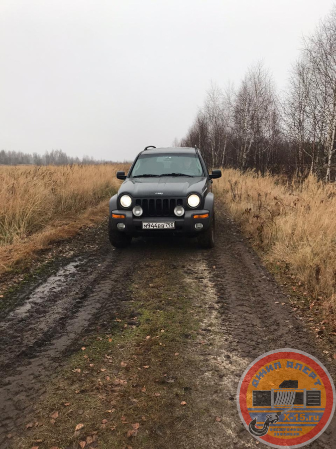 фото застрявшего Jeep cherokee  Москва