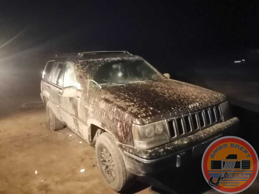 автоволонтеры и доброволец Jeep Grand Cherokee Андрей оказал помощь застрявшему , которые писал что: Закончился бензин, машина в целине. Jeep Grand Cherokee Дмитров