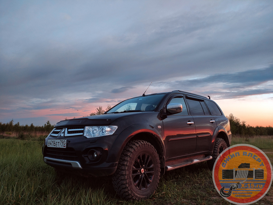 фото застрявшего Mitsubishi Pajero Sport 2 