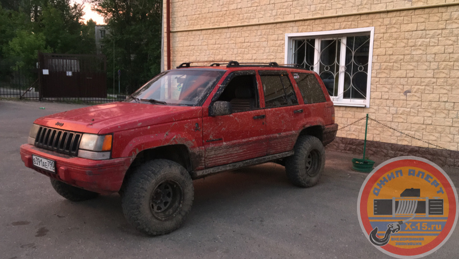 фото застрявшего Jeep Grand Cherokee  Москва