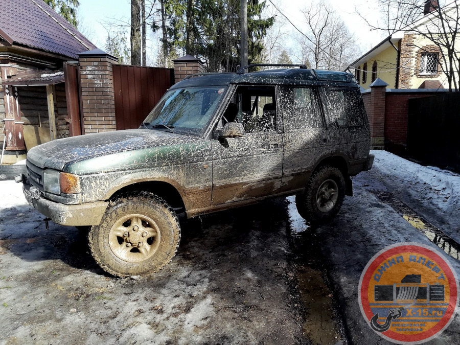 автоволонтеры и доброволец Land Rover Данила оказал помощь застрявшему путилково, которые писал что: засели в поле, где есть дорога. Land Rover Москва