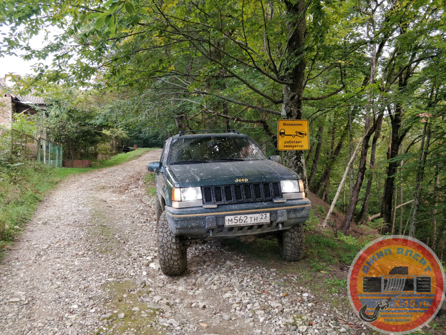 фото застрявшего Jeep Grand Cherokee Сочи