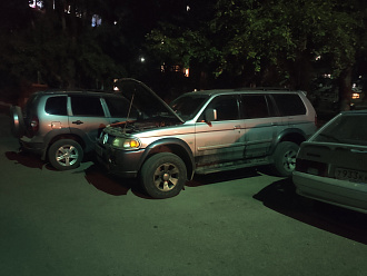 Прикурить, проводов нет вытащить застрявшую машину Mitsubishi pajero sport 1