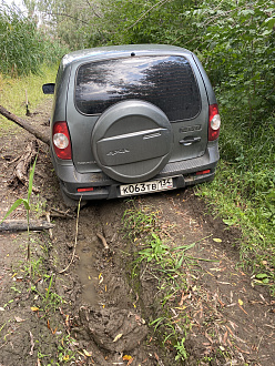 Машина застряла в лесу вытащить застрявшую машину chevrolet niva 