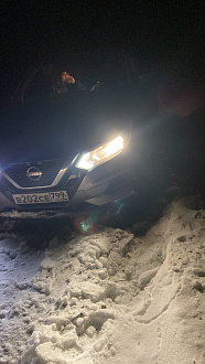 Застряла днищем на снеге в подлеске  вытащить застрявшую машину Nissan Qashqai