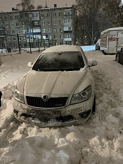 Буксир, трос, машина села на пузо вытащить застрявшую машину Школа Октавия