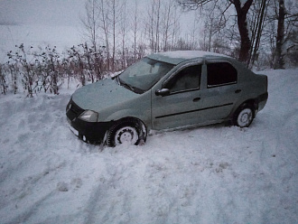 Вытащить из сугроба и помочь выехать вытащить застрявшую машину Рено логан