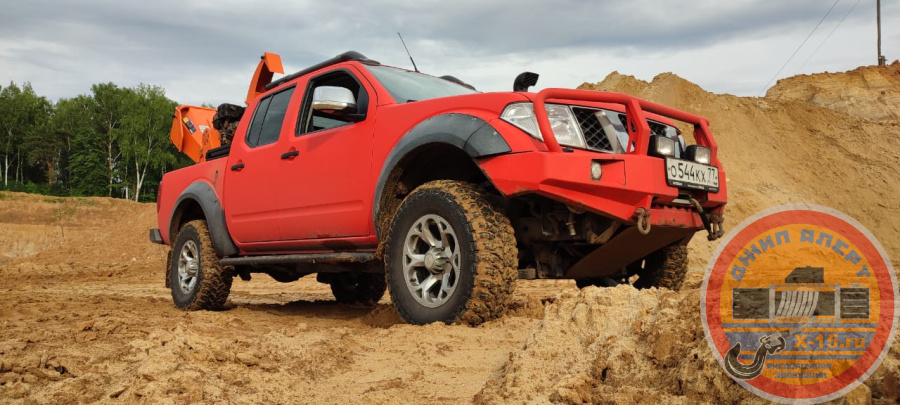 фото застрявшего Nissan Navara Москва