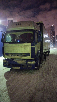 Застрял на подъеме вытащить застрявшую машину Рено премиум фура