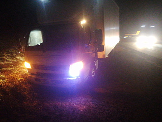  вытащить застрявшую машину Fuso нужно дёрнуть назад, Соболь не смог, трос есть но слабенький вешу 5т