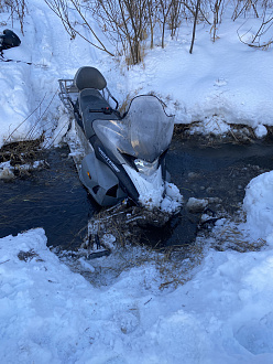 Застрял в канаве, нужен помощь квадроцикла вытащить застрявшую машину Снегоход Yamaha Venture
