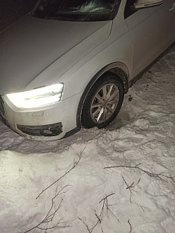 Вытащить тросом троса нет своего ( вытащить застрявшую машину Audi q3 