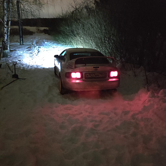 Нужно взять на трос и протащить пару десятков метров из снега, из-за веса машины не можем выехать, просаживается на днище.  вытащить застрявшую машину Toyota