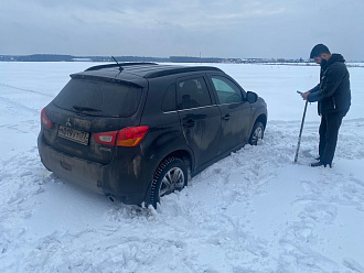 Застрял в поле, в снегу. Троса нет. Нужно вытащить до дороги вытащить застрявшую машину Mitsubishi ASX