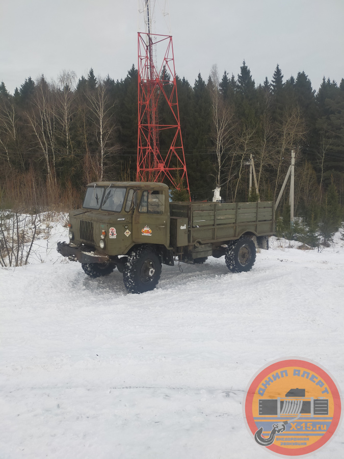 фото застрявшего Toyota Hilux  false