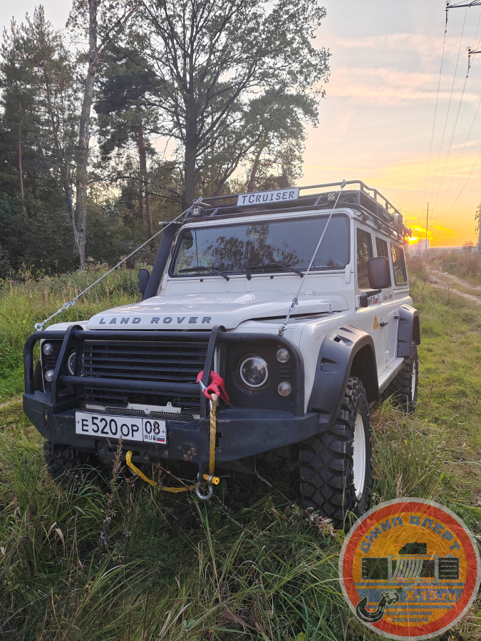 фото застрявшего Land Rover defender 110 (TCruiser) Москва