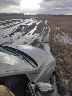 прошу помощи, застрял в грязи, до ащить до асфальта вытащить застрявшую машину Форд фокус 2