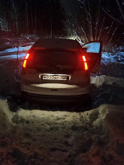 помогите, вытащить машину . застряли в снегк  вытащить застрявшую машину Honda CR-V
