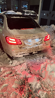 помогите, застряли в снегу вытащить застрявшую машину Mercedes