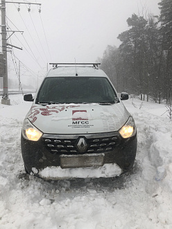 помогите, застрял в снегу, выехать осталось меньше 100 метров вытащить застрявшую машину reno