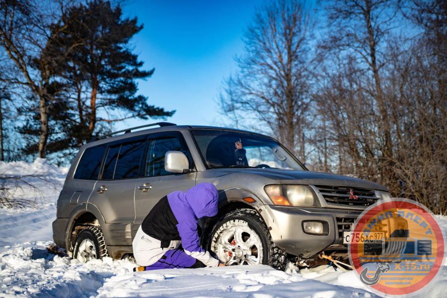фото застрявшего Митсубиси Монтеро  