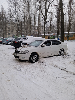 Здравствуйте, помогите пожалуйста,  застрял во дворе дома 31 по улице Лизюкова.  вытащить застрявшую машину Skoda Octavia