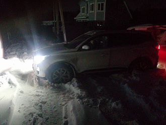 помогите, застряли в калие в снегу вытащить застрявшую машину Чери тиго 7