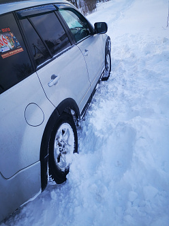 помогите пожалуйста,  застряла машина в снегу вытащить застрявшую машину Suzuki grand vitara 
