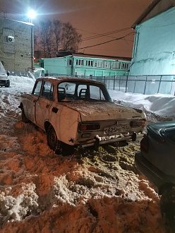 помогите пожалуйста,   вытащить застрявшую машину Москвич 