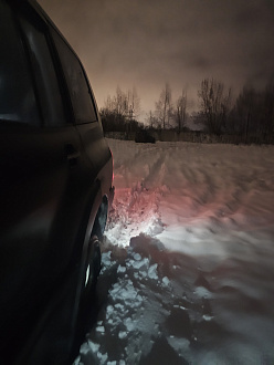 помогите, провалился в снег вытащить застрявшую машину Митсубиси паджеро