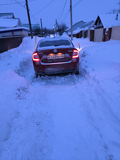 помогите, застрял в снегу, динамика есть вытащить застрявшую машину Skoda rapid