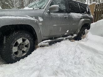 помогите пожалуйста, застрял в снегу на дороге в дачном поселке в тупике, нужно дернуть чем-то тяжелым вытащить застрявшую машину Ниссан патруль