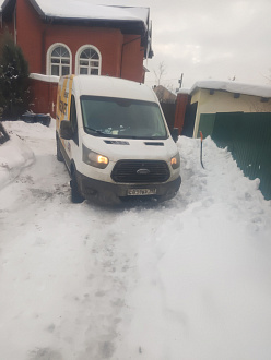 помогите, вытащить авто, Цеханув снег сдавая задним ходом, колёса проскальзывают. Тросс есть вытащить застрявшую машину Ford Transit