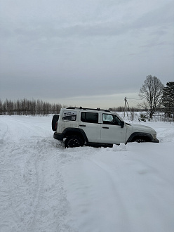 прошу помощи, машина застряла в снегу, вытащить не просто, снег глубокий вытащить застрявшую машину Танк 300