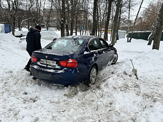 прошу помощи, вытащить машину, застряла машина на сугробе вытащить застрявшую машину BMW 325i