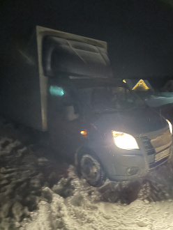 прошу помощи, выдернуть машину из снега, провалилось правое колесо, застряли на перекрестке в СНТ вытащить застрявшую машину Газель Next