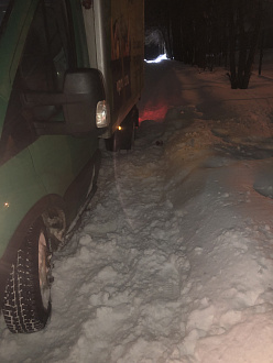 помогите, застрял в снегу  вытащить застрявшую машину Форд транзит 