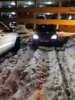 помогите, машина сила в снегу вытащить застрявшую машину Сузуки гранд Витара