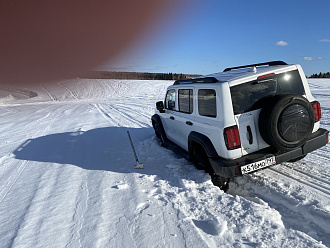 прошу помощи,  застрял в снегу в 20 метрах от асфальта, прошу вытащить машину вытащить застрявшую машину Танк 300