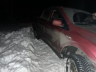 помогите пожалуйста, сели в лесу в снегу вытащить застрявшую машину Санёнг ЭКшн спорт 
