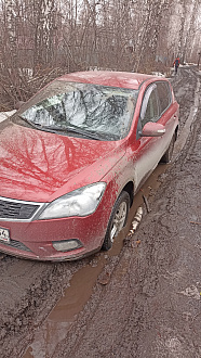 помогите, застрял в грязи в калие  вытащить застрявшую машину Киа сид 