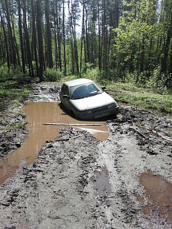 помогите, достать машину из грязи  вытащить застрявшую машину не указано