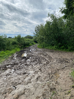 помогите, приехали с рыбалки а вода прибыла, кругом чача, не знаем что делать  вытащить застрявшую машину Ваз 