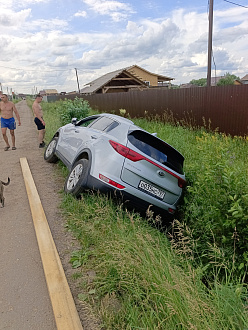 прошу помощи, вытащить машину из кювета  вытащить застрявшую машину Киа спортеж 