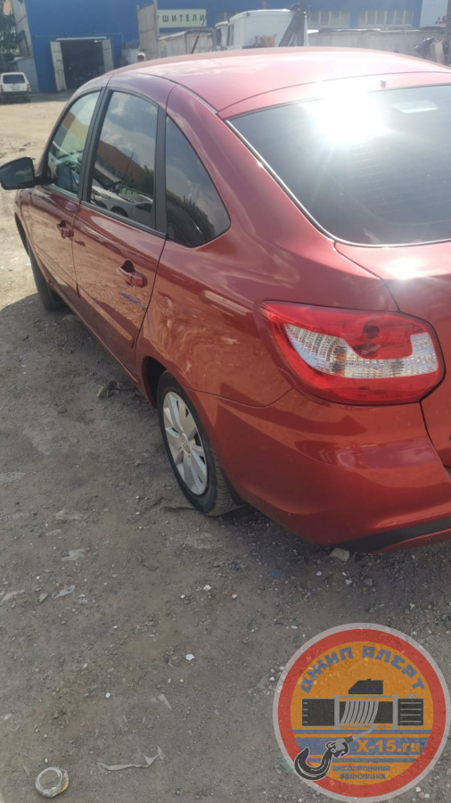 фото застрявшего Лада Гранта Москва