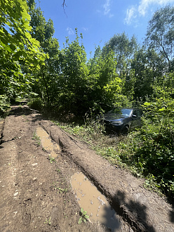 помогите пожалуйста,  скатилась с колеи, вытащить застрявшую машину BMW 