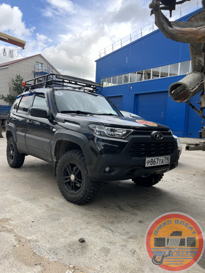 фото застрявшего Niva travel  