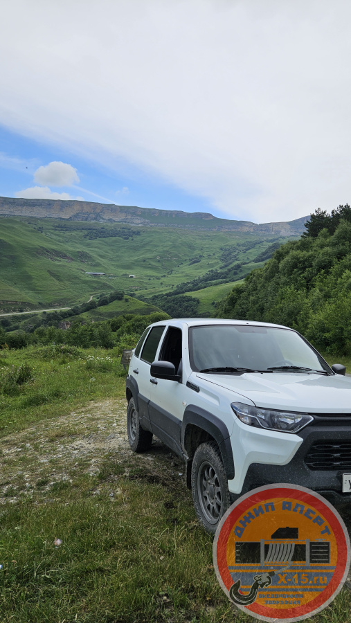 фото застрявшего Нива Тревел 