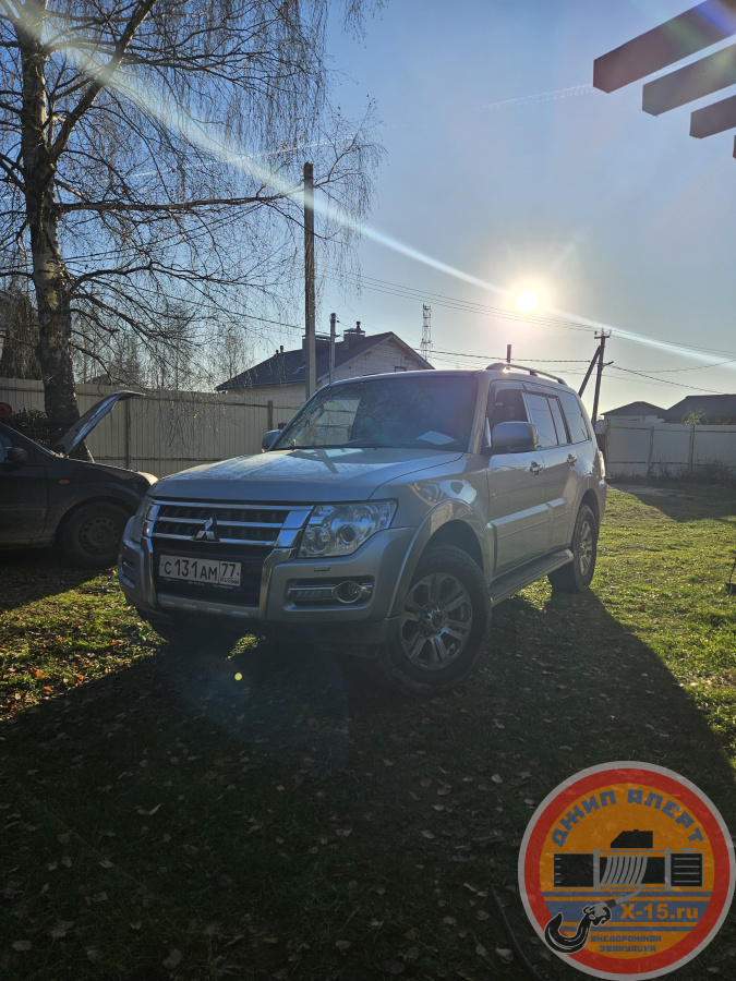 фото застрявшего Mitsubishi pajero 4 Москва